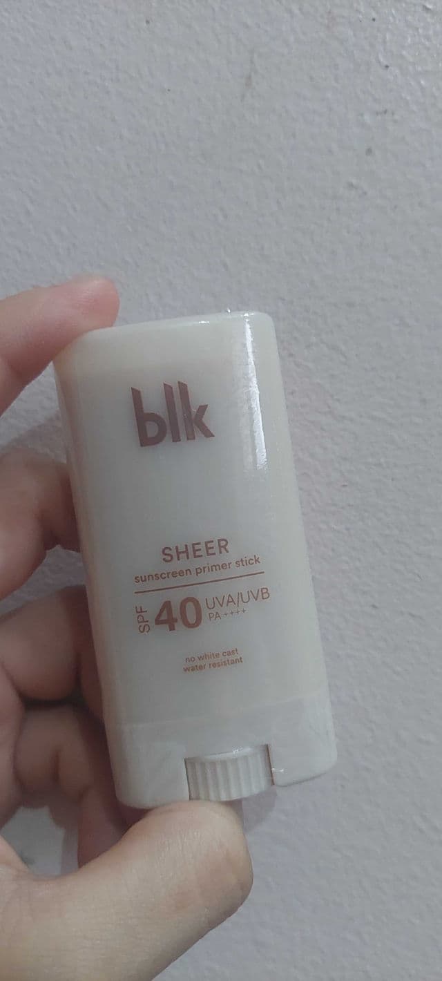 BLK Cosmetics Universal Sheer Sunscreen Primer Stick SPF40 UVA/UVB PA++++ review photo by Gray17