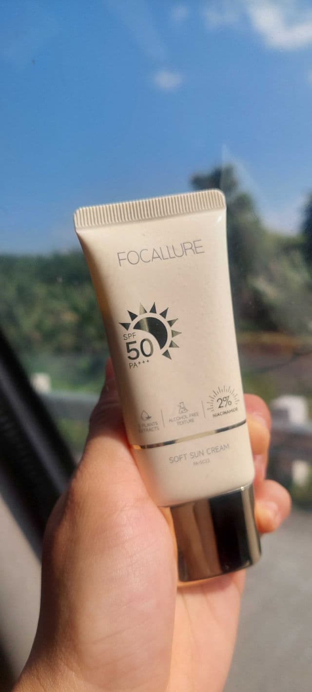 Focallure #AmberGold 4-in-1 Intensive Defense Sunscreen Gel SPF50 PA+++ review photo by Gray17