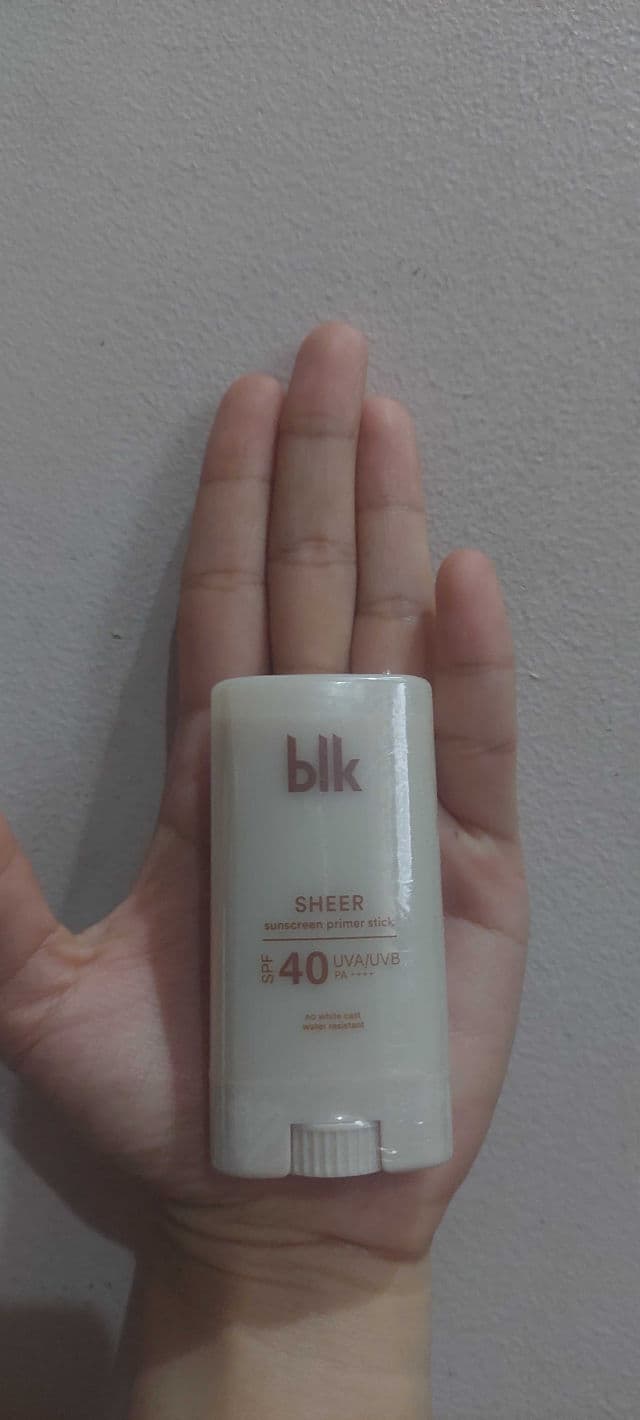 BLK Cosmetics Universal Sheer Sunscreen Primer Stick SPF40 UVA/UVB PA++++ review photo by Gray17