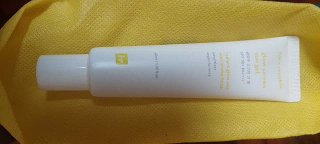 Face Republic Glow Screen Sun Gel SPF50+ PA++++ review photo by Gray17