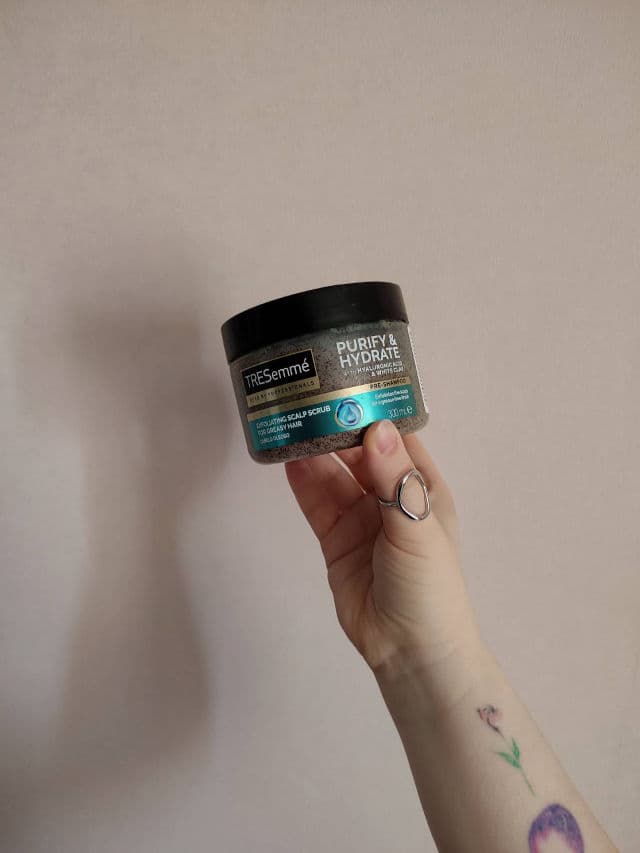 TRESemme Purify & Hydrate Exfoliating Scalp Scrub review photo by OlyaAlink