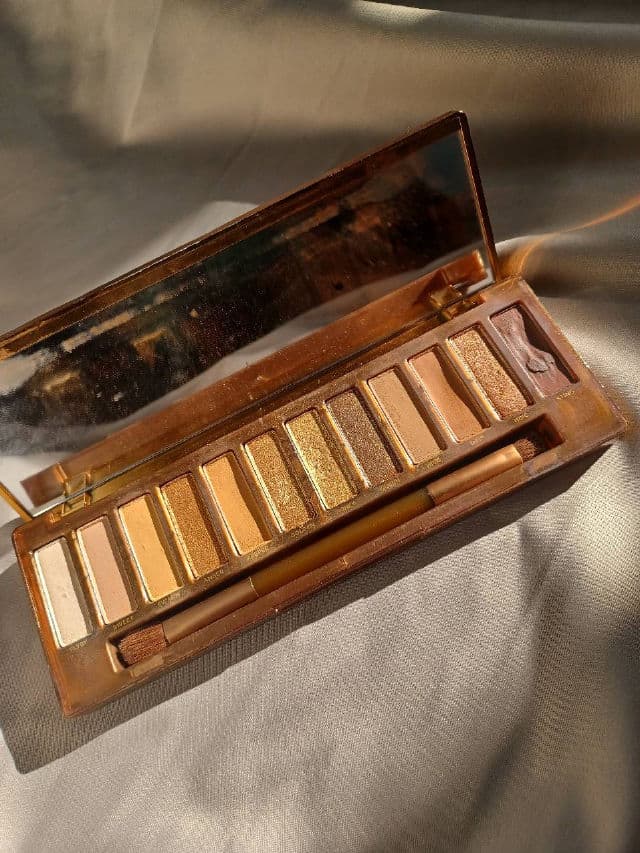 Urban Decay Naked Honey Eyeshadow Palette review photo by Pickytimin