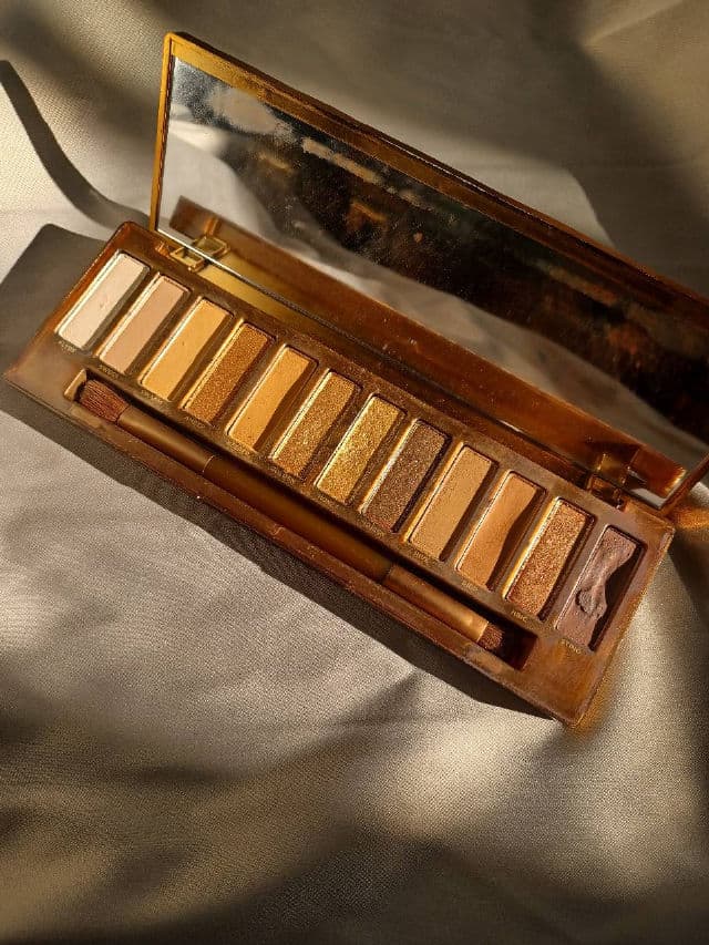 Urban Decay Naked Honey Eyeshadow Palette review photo by Pickytimin