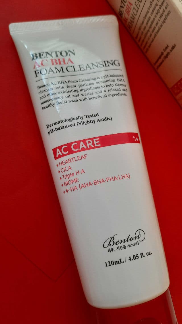 BENTON AC BHA Foam Cleansing review photo by Skincarewithmom