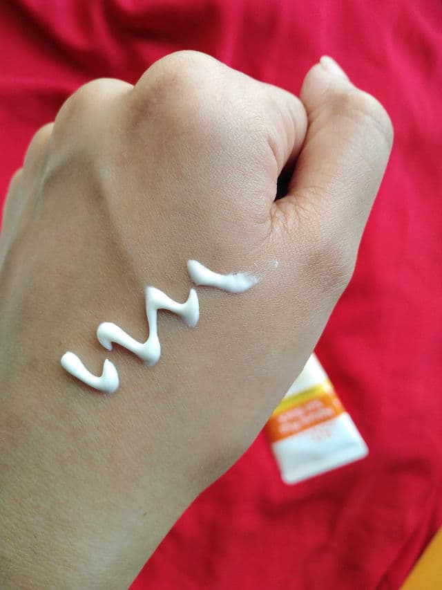 Valencia Gio Nature Plus Sunblock Collagen Sun Cream SPF 50+ PA+++ review photo by Nishat