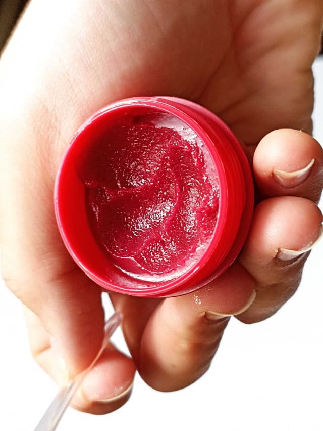 The Body Shop Festive Berry Sugar Lip Scrub review photo by AlexMashhh