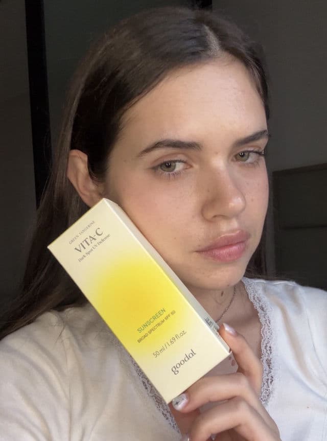GOODAL Green Tangerine Vita-C Dark Spot UV Defense Sunscreen SPF 50 review photo by Mireiia