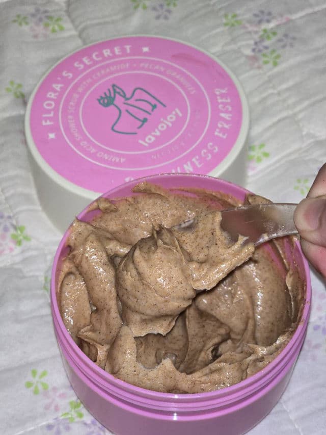 Lavojoy Roughness Eraser Flora's Secret Shower Scrub review photo by Ceciqueen