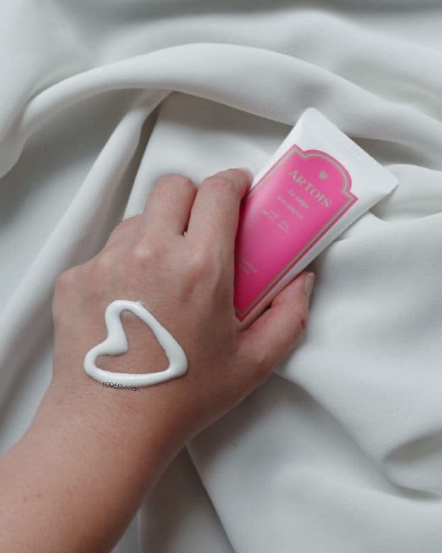 ARTOIS La Tulipe Sun Essence SPF50+ PA++++ review photo by bubblyvivi