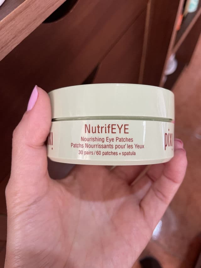 Pixi NutrifEYE review photo by adrianamonsalvemakeu