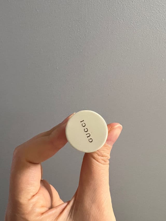 Gucci Rouge A Levres Voile #25 Goldie Red review photo by Cellasea