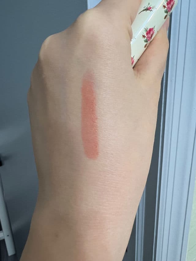 Gucci Rouge A Levres Voile #25 Goldie Red review photo by Cellasea