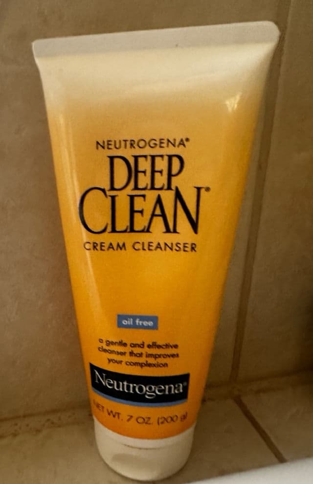 Neutrogena Deep Clean Hydrating Foaming Cleanser review photo by corfor15
