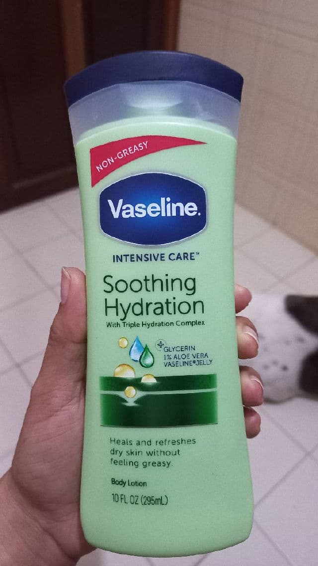 Vaseline Intensive Care Soothing Hydration Lotion review photo by crissacv2