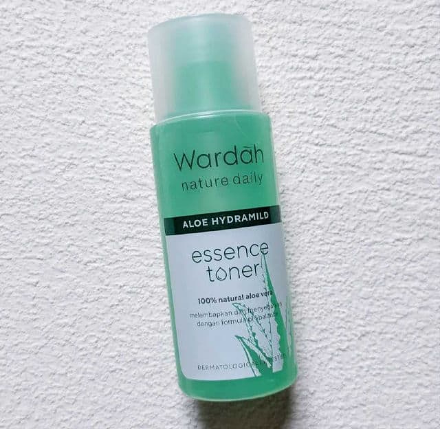 Wardah Aloe Hydramild Essence Toner review photo by bvtterfiyy