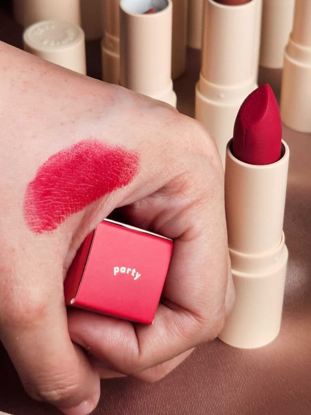 Sunnies Face Fluffmatte Matte Lipstick - Bday review photo by elaineganuelas