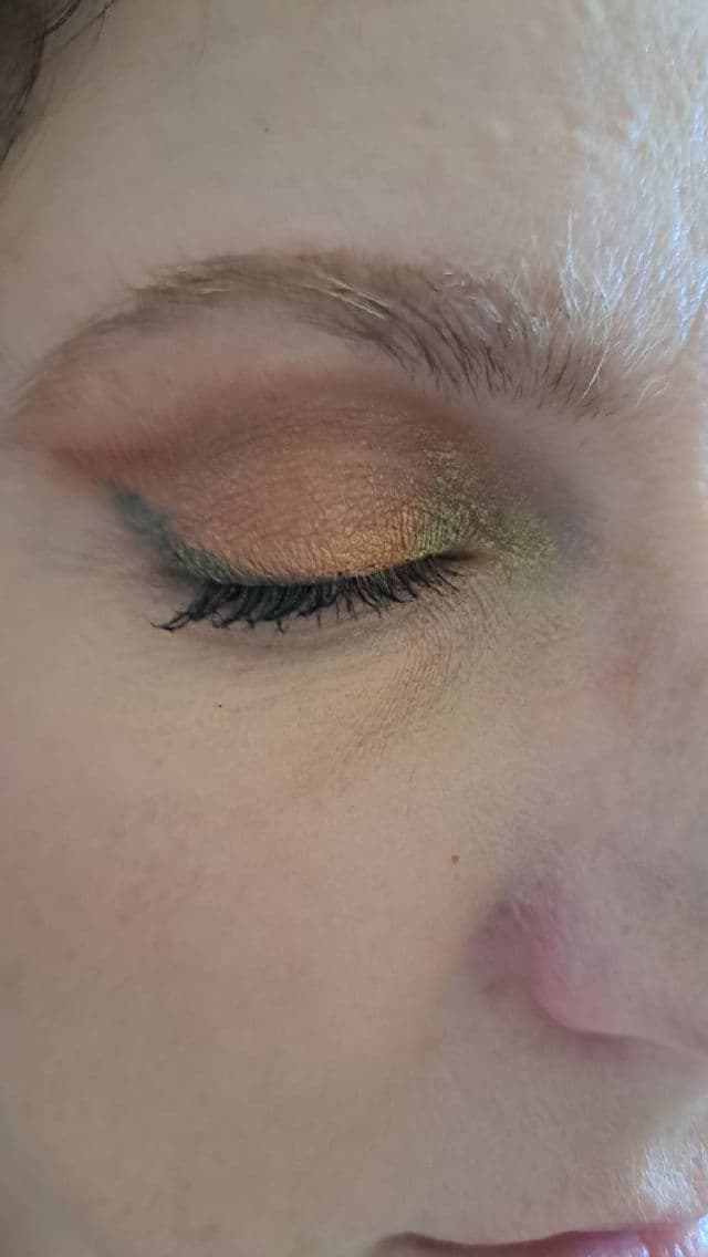 Iconic London Beachside Babe Eyeshadow Palette review photo by marifa