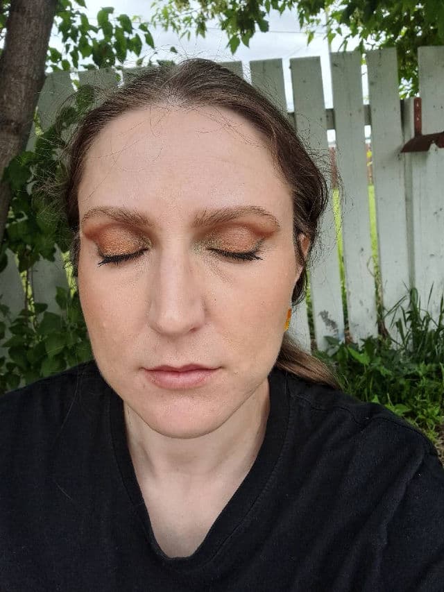 Iconic London Beachside Babe Eyeshadow Palette review photo by marifa