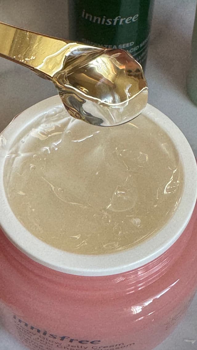 INNISFREE Jeju Cherry Blossom Dewy Glow Jelly Cream review photo by SkinlovesbySam