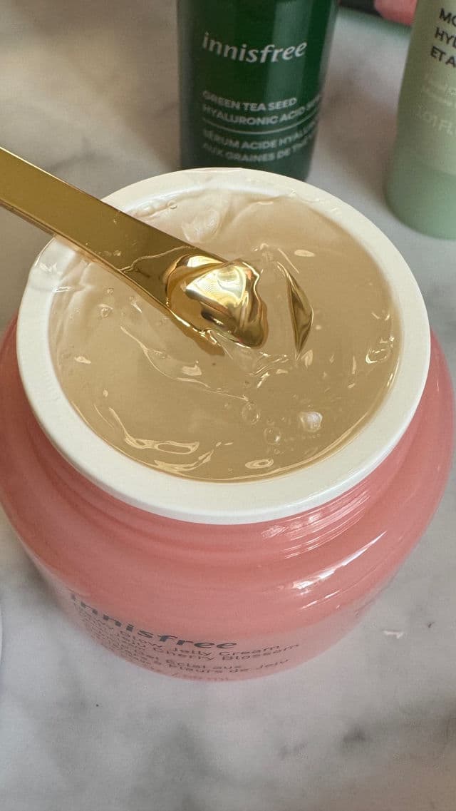 INNISFREE Jeju Cherry Blossom Dewy Glow Jelly Cream review photo by SkinlovesbySam