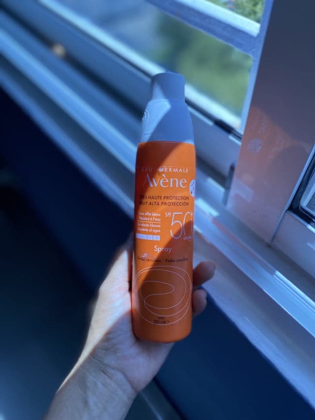 Avene Very High Protection Spray SPF 50+ review photo by CosmeJoha