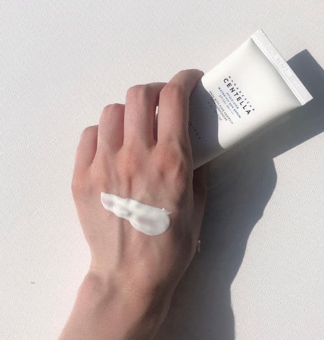 SKIN1004 Madagascar Centella Hyalu-Cica Water-Fit Sun Serum SPF50+ PA++++ review photo by Aetae