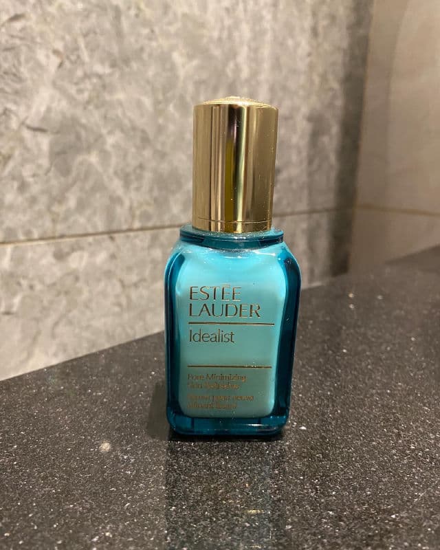 Estee Lauder Idealist Pore Minimizing Skin Refinisher review photo by SkincareUprising