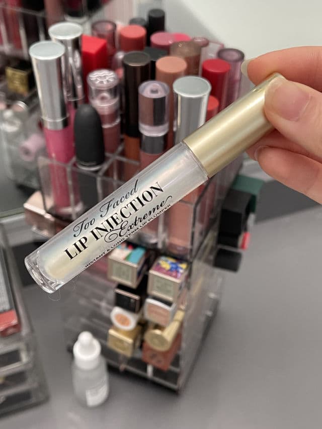 Too Faced Lip Injection Plumping Lip Gloss  review photo by SansLittleWorld