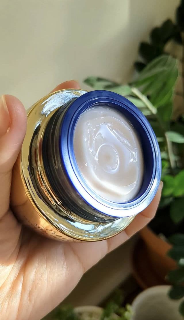 Shiseido Vital Perfection Uplifting and Firming Day Cream review photo by Deasy88