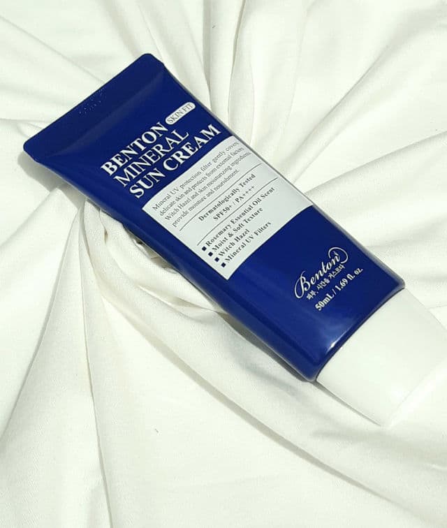 BENTON Skin Fit Mineral Sun Cream SPF50/PA++++ review photo by lovebloomieskin