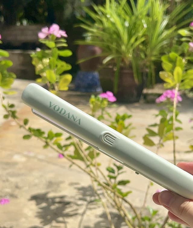 VODANA Pocket Mini Flat Iron review photo by lovebloomieskin