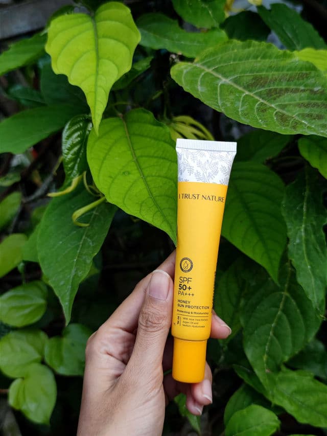 I Trust Nature Honey Sun Protection SPF50+ PA+++ review photo by pratiwiwaisnawati
