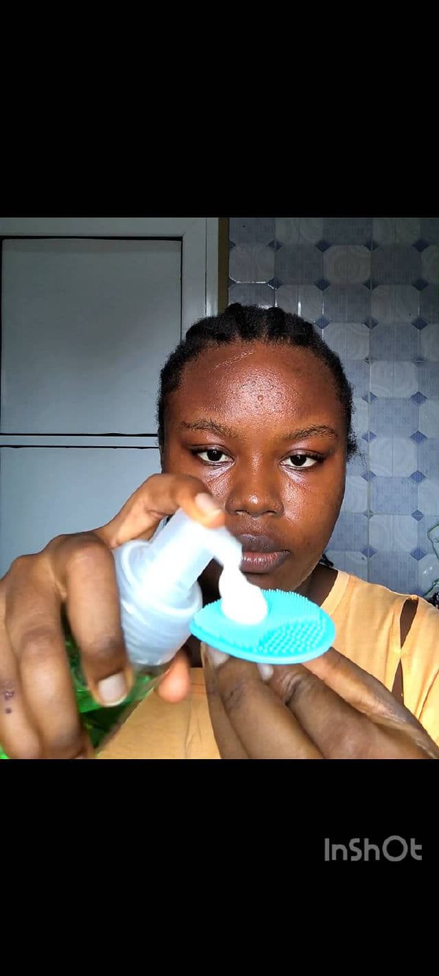 tea tree Foaming Face Wash review photo by Veesquare 