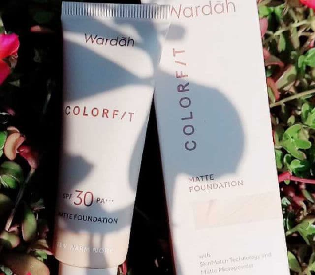 Wardah Colorfit Matte Foundation SPF 30 PA+++ review photo by evipebilestari