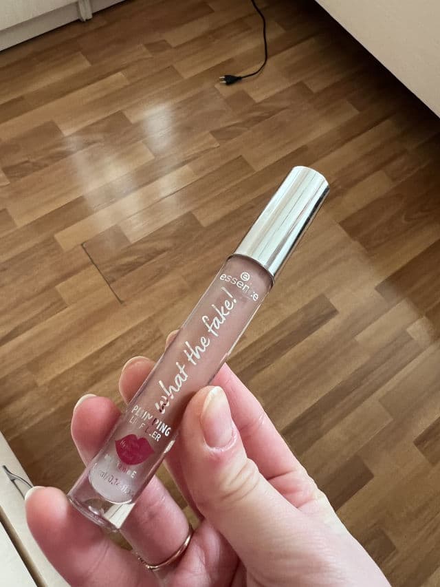 Essence What The Fake! Plumping Lip Filler  review photo by khatieugc