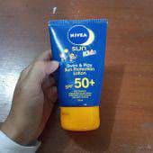 Nivea Kids Swim & Play Sun Lotion SPF50+ review photo by taary
