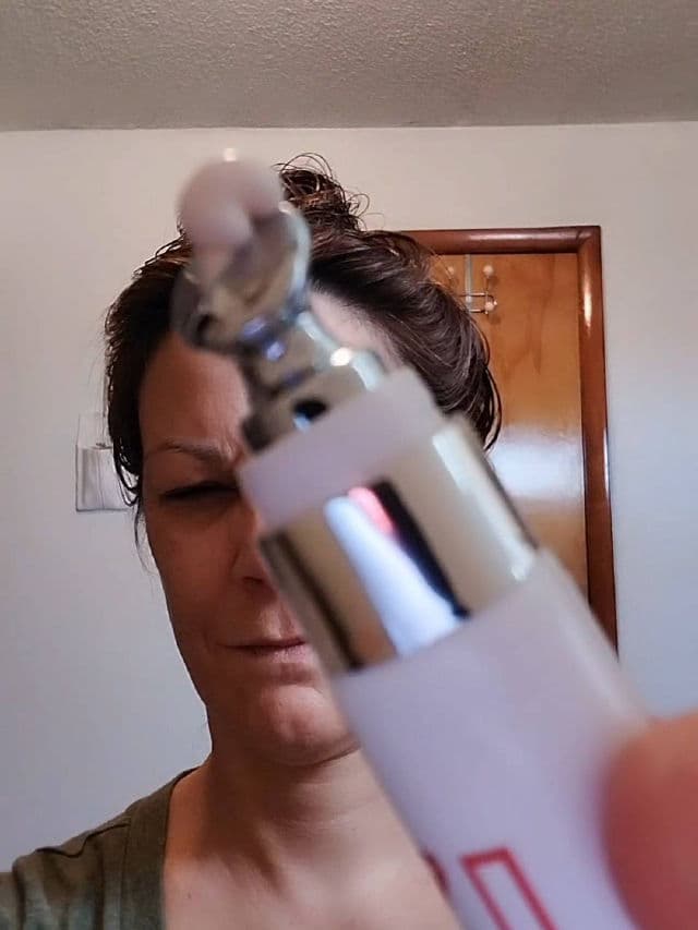 Dermelect Revitalite Eyelid and Dark Circle Corrector review photo by Lorelei