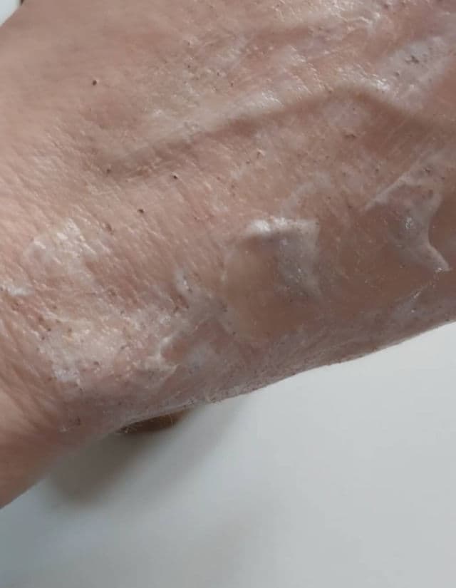 Era Organics Revive+ Microdermabrasion Scrub & Facial Exfoliator review photo by Lorelei