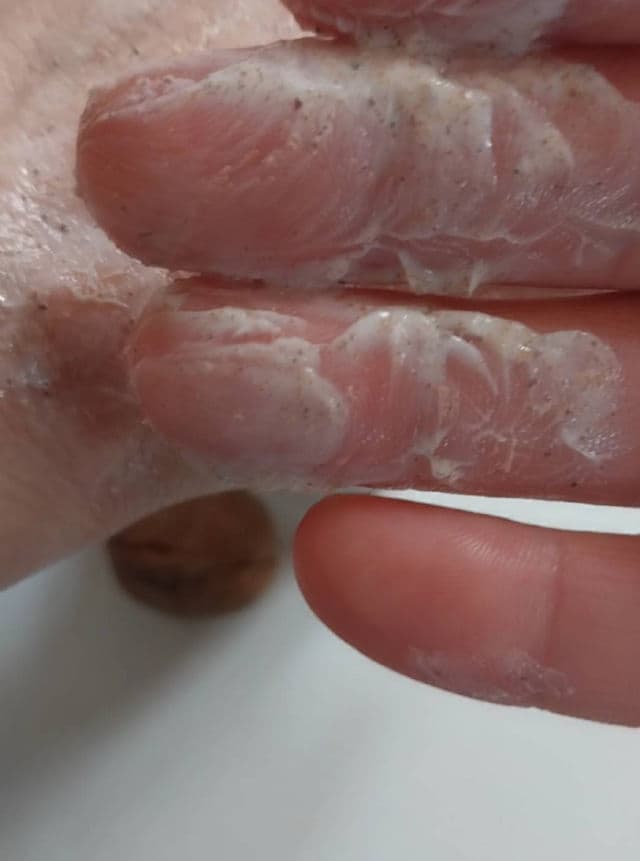 Era Organics Revive+ Microdermabrasion Scrub & Facial Exfoliator review photo by Lorelei