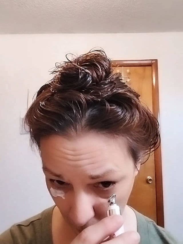 Dermelect Revitalite Eyelid and Dark Circle Corrector review photo by Lorelei