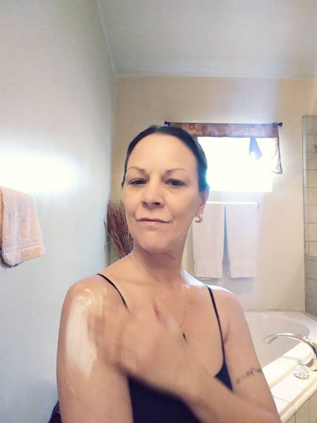 Ecco Bella Water-Free Vanilla Herbal Body Lotion review photo by Lorelei