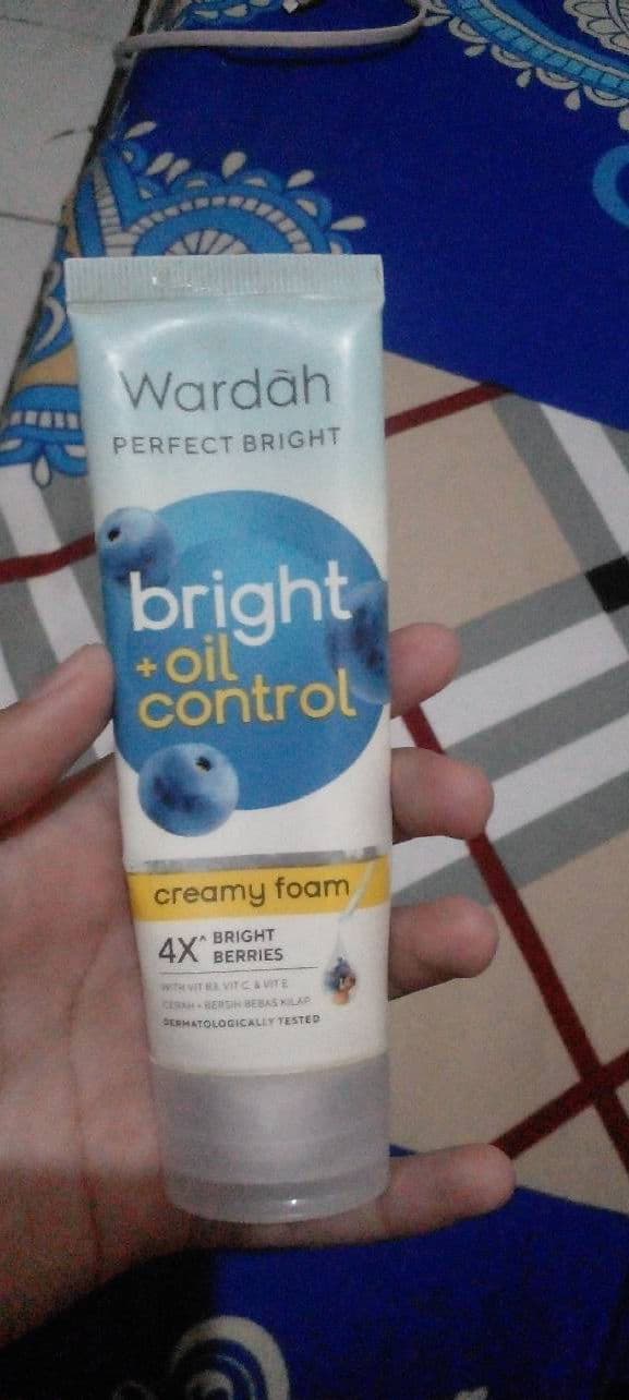 Wardah Perfect Bright Moisturizer Bright + Oil Control SPF 30 PA+++ review photo by railove