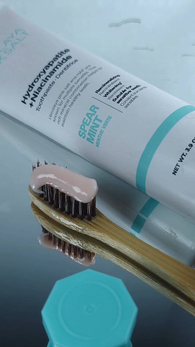 HIMALAYA PINK SALT Hydroxyapatite+Niacinamide Toothpaste review photo by Lisolga