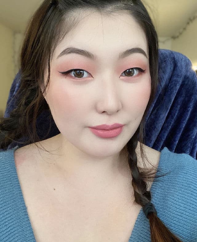 Vely Vely Aura Honey Glow Cushion Foundation SPF 50+ review photo by UkaM