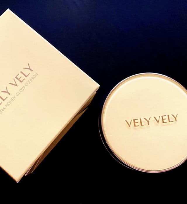 Vely Vely Aura Honey Glow Cushion Foundation SPF 50+ review photo by UkaM