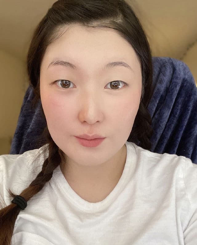 Vely Vely Aura Honey Glow Cushion Foundation SPF 50+ review photo by UkaM