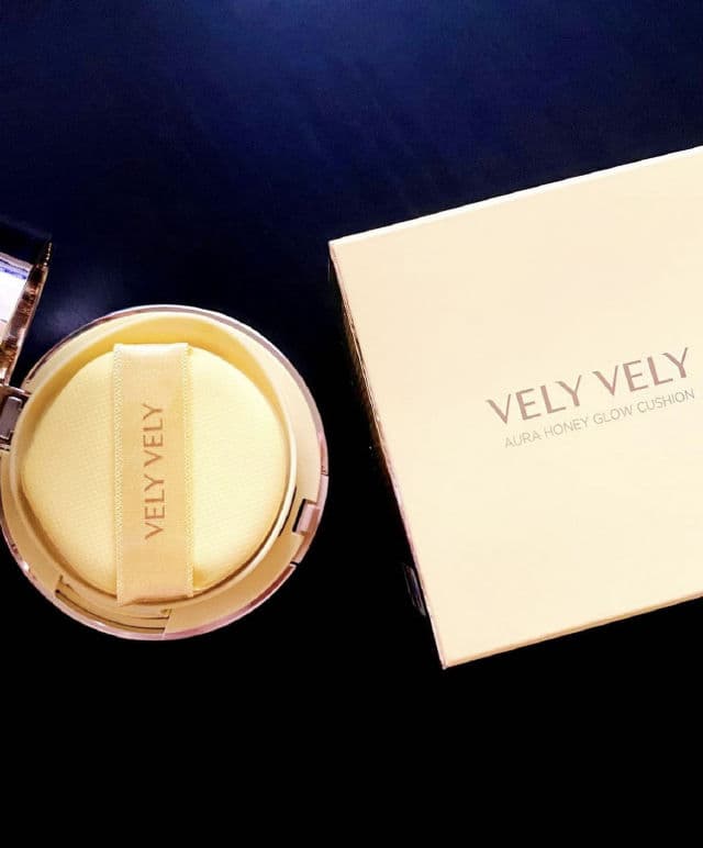 Vely Vely Aura Honey Glow Cushion Foundation SPF 50+ review photo by UkaM