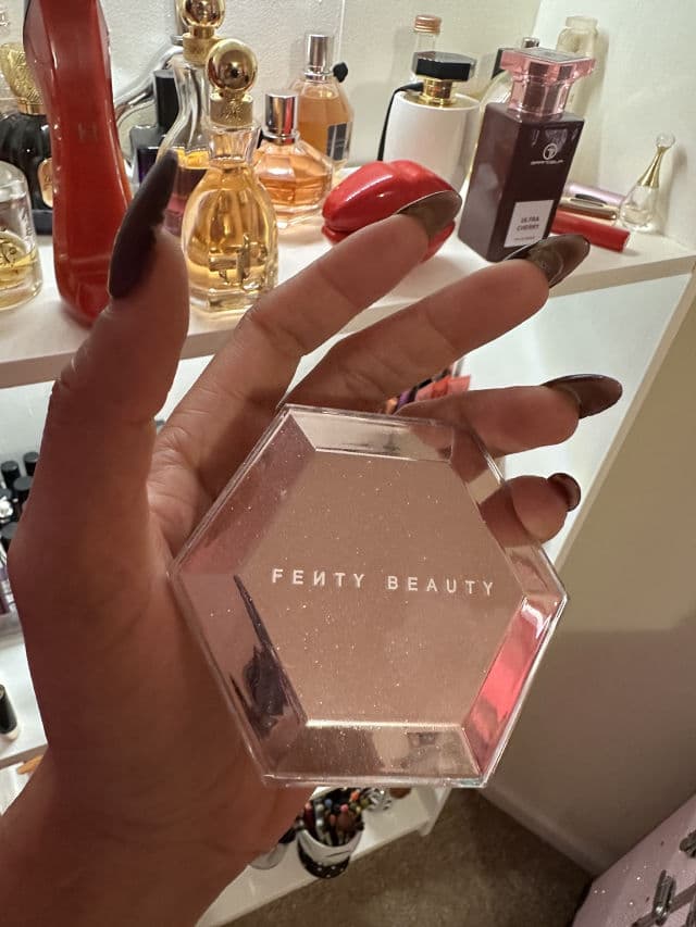Fenty Beauty Diamond Bomb All-Over Diamond Veil - How Many Carats?! review photo by Cristalperez