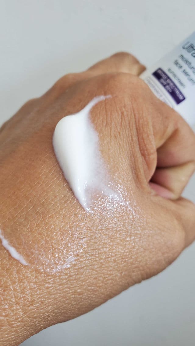 Neutrogena Ultra Sheer Oil-Free Face Serum with Vitamin E SPF 60+ review photo by aneliberdeja