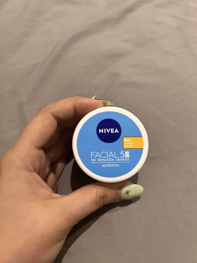 Nivea Creme Facial Nutritivo review photo by marahega